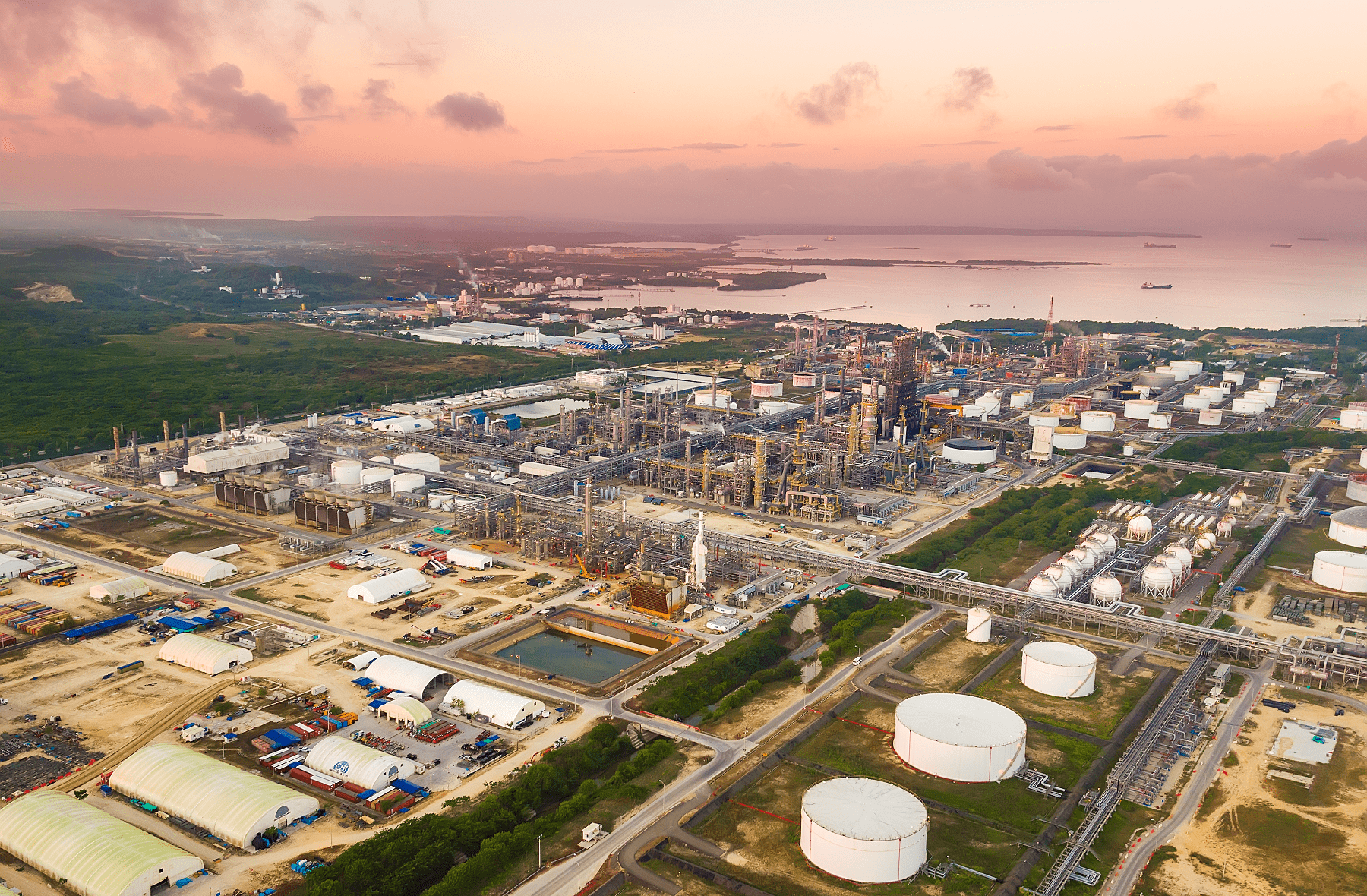 Atardecer etapa de construcción refinería de Cartagena